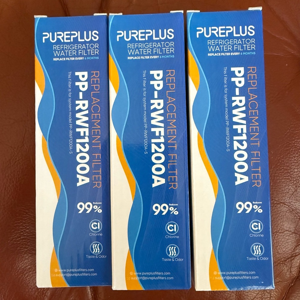 Blue and White Refrigerator Water Filter